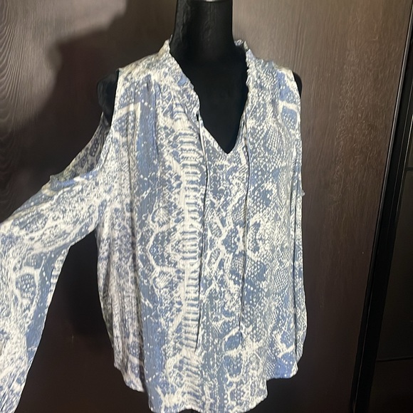 Cooper & Ella cold shoulder long sleeve boho blouse (L) - Picture 2 of 11